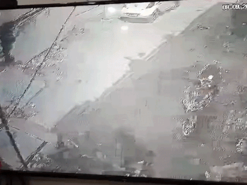 लुधियाना में कार में तोड़फोड़:इलाके में फायरिंग का दावा,CCTV में बंदूक लेकर जाता दिखा युवक; मौके से नहीं मिला कोई खोल