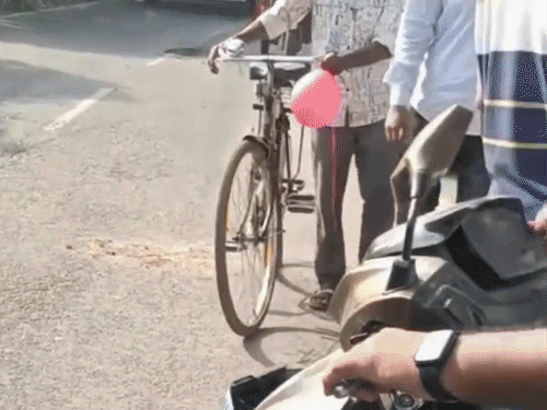 लुधियाना में गड्ढे ने ली ज्योतिषी की जान:सुबह घर का सामान लेने निकले थे; भतीजे ने सड़क पर तड़पते देखा, हस्पताल लेजते हुए होई मौत