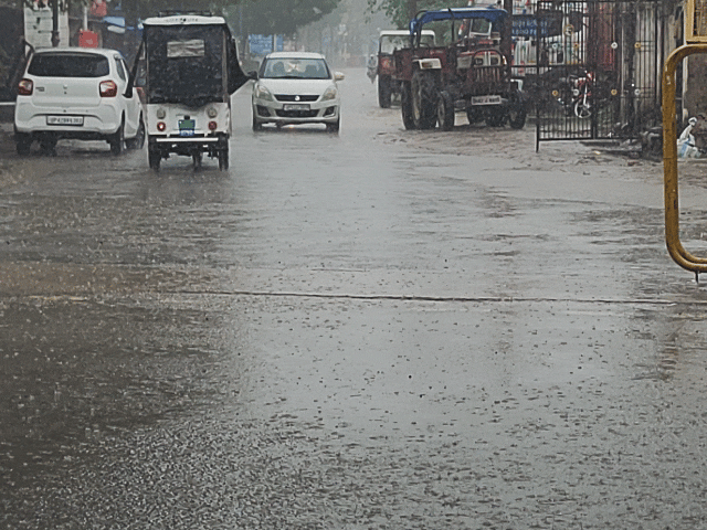 अयोध्या में 36 घंटे से बारिश:35 किमी की रफ्तार से चली हवाएं, मूसलाधार बारिश से किसानों की बढ़ी चिंता; फसलें गिरने लगीं