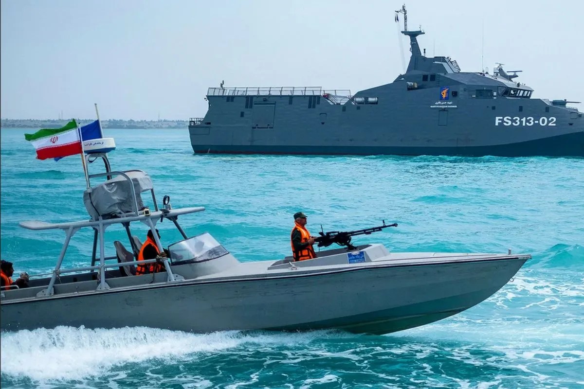 Strait of Hormuz Crisis: ईरान ने 11 और जहाजों को किया ब्लैकलिस्ट, बढ़ा समुद्री तनाव