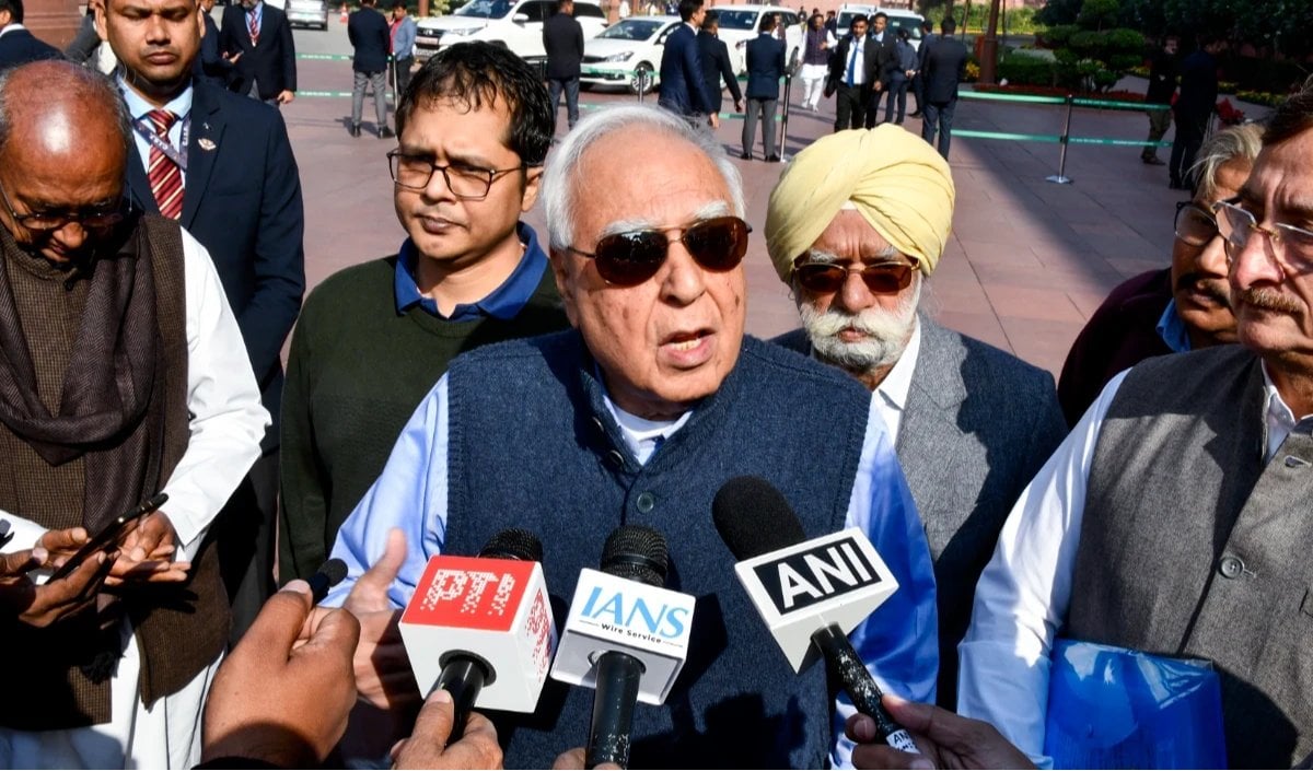 Kapil Sibal ने SIR प्रक्रिया पर उठाए सवाल, लगाया वोटर लिस्ट में हेरफेर का आरोप
