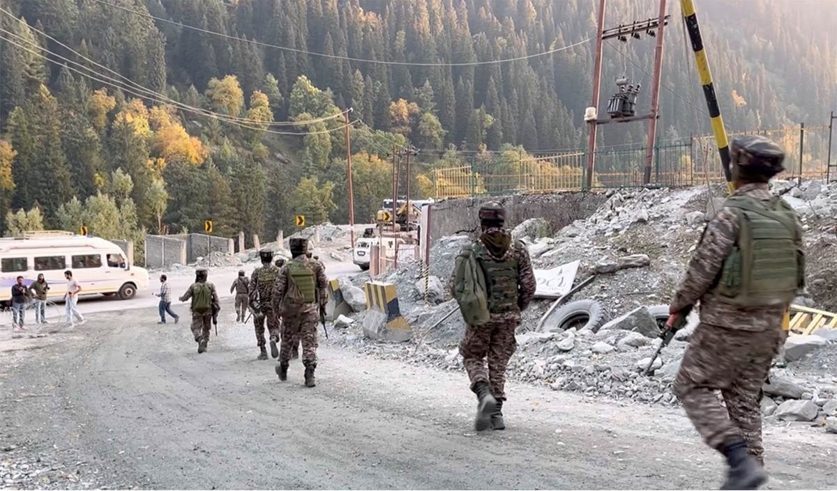 LoC से लेकर लाइब्रेरियों तक एक्शन ही एक्शन, Jammu-Kashmir में आतंक के खिलाफ चौतरफा कसा शिकंजा