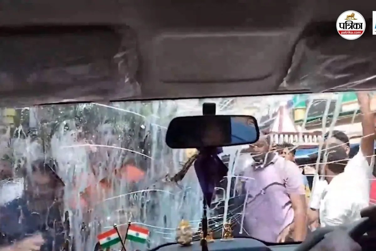 हुगली में कुणाल घोष की कार पर हमला! ममता बनर्जी की रैली में जाते समय दिखाए काले झंडे, गाड़ी पर फेंके अंडे