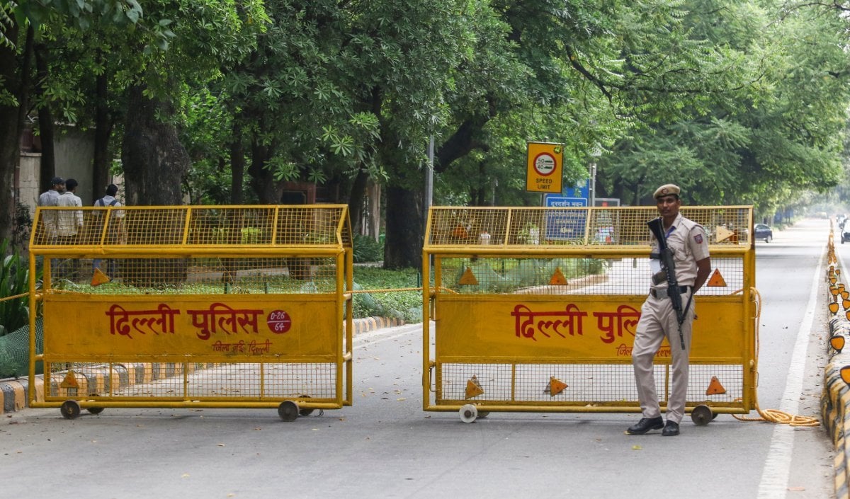 दिल्ली में आस्था कुंज दरिंदगी से दहशत! 17 साल की किशोरी से हैवानियत के बाद Lady Shri Ram College सहमा, ऑनलाइन हुईं क्लासेज़