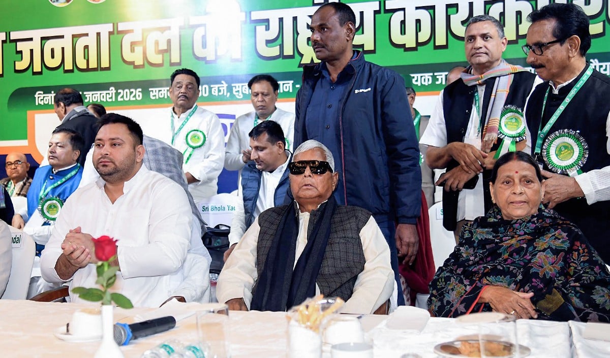 IRCTC Money Laundering: Lalu, Rabri और Tejashwi पर Delhi Court में चार्ज फ्रेम
