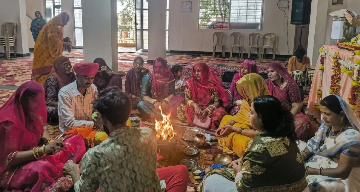 रामनाम की गूंज के बीच पूर्ण हुई श्रीराम कथा, हवन में श्रद्धालुओं ने दी आहुतियां