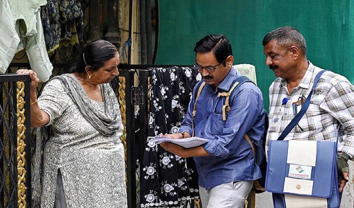 Maharashtra Voter List Shock: ड्राफ्ट लिस्ट से 2 करोड़ से ज्यादा नाम गायब, Pune और Mumbai में दिखा सबसे बड़ा असर