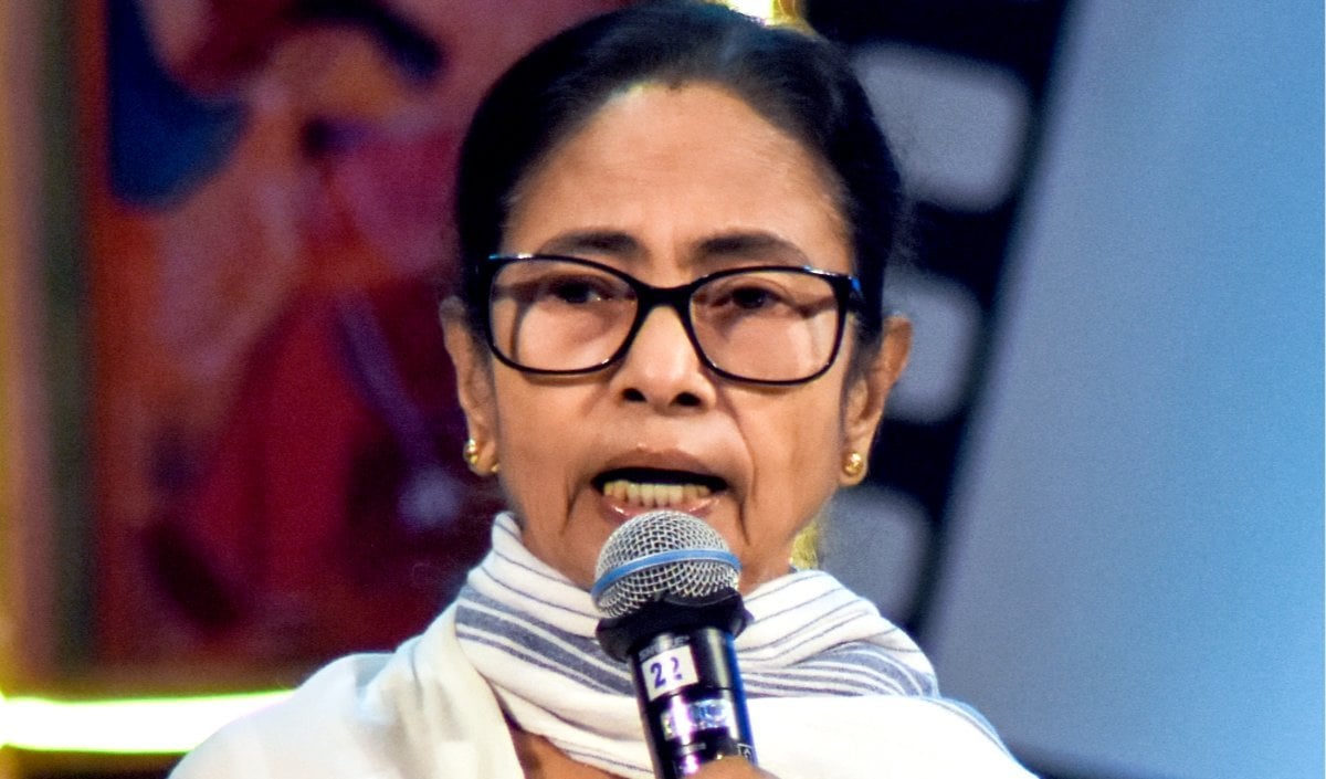 TMC Symbol Freeze: सुप्रीम कोर्ट पहुंचीं ममता बनर्जी, EC के फैसले को बताया ‘काला दिन’, जानें क्या है नया नाम और चुनाव चिह्न