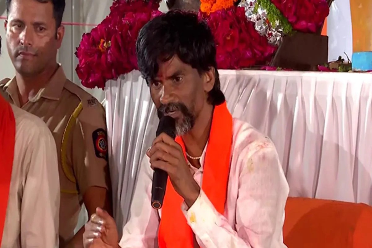 मुंबई जाने पर अड़े मनोज जरांगे, आज पटोदा से होंगे रवाना; सरकार भी मनाने में जुटी