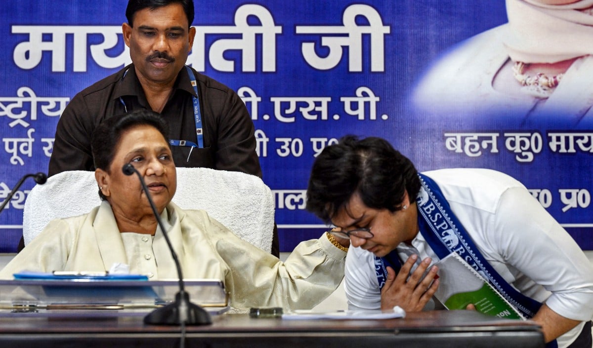 मायावती का बड़ा फैसला: BSP 2027 UP चुनाव अकेले लड़ेगी, Akash Anand को बड़ी जिम्मेदारी नहीं