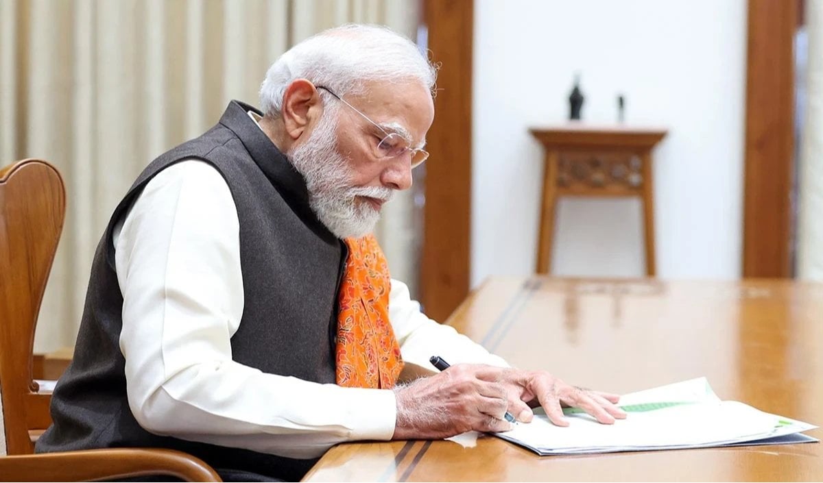 उधर विपक्ष बेकार के मुद्दों पर राजनीति करता रहा, इधर Modi Cabinet ने कई बड़े फैसले लेकर सबको चौंका दिया