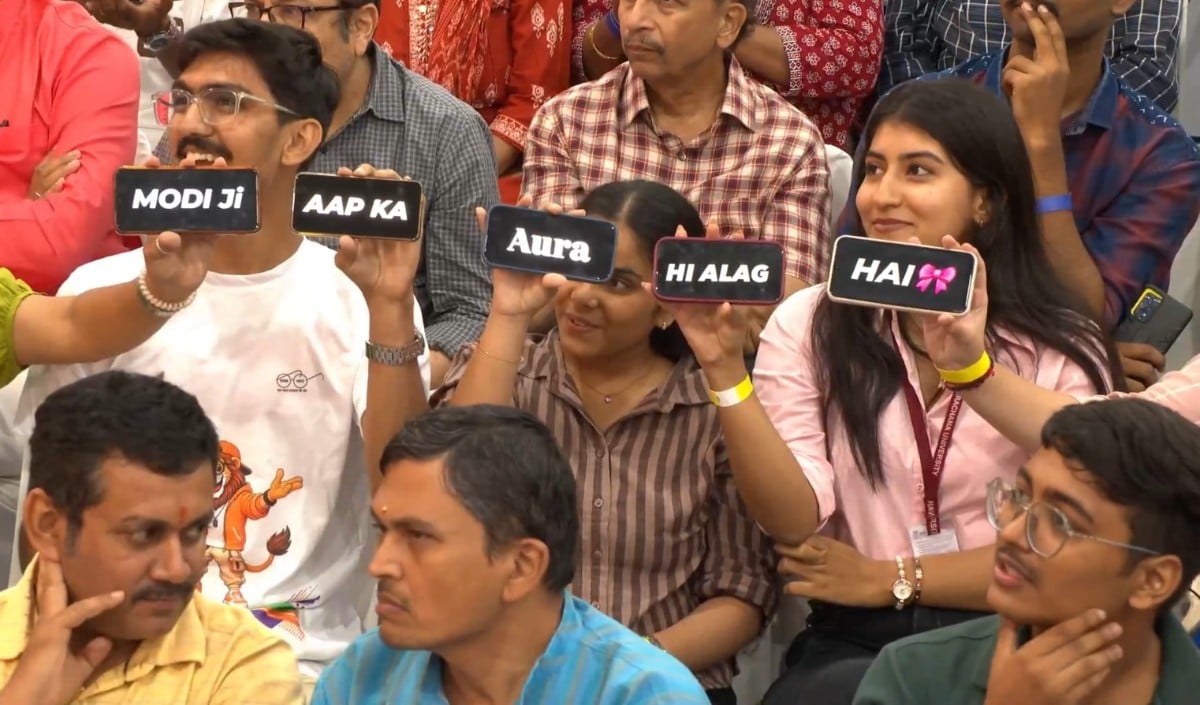PM Modi संग Gen Z का ‘Aura’ कनेक्शन, Vadodara में युवाओं ने ‘Hello Friends’ से जीता दिल