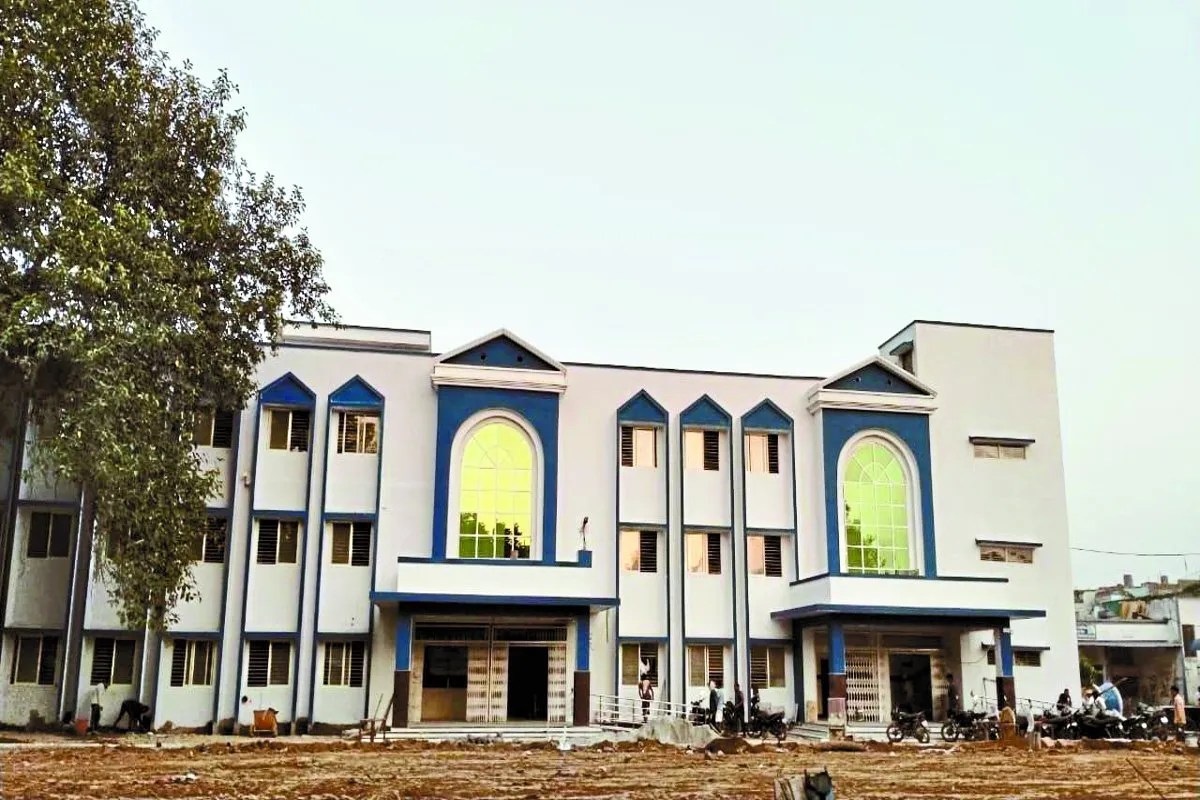 जिला अस्पताल में 200 कर्मचारियों को 4 माह से वेतन नहीं, भोपाल से आई टीम ने की जांच