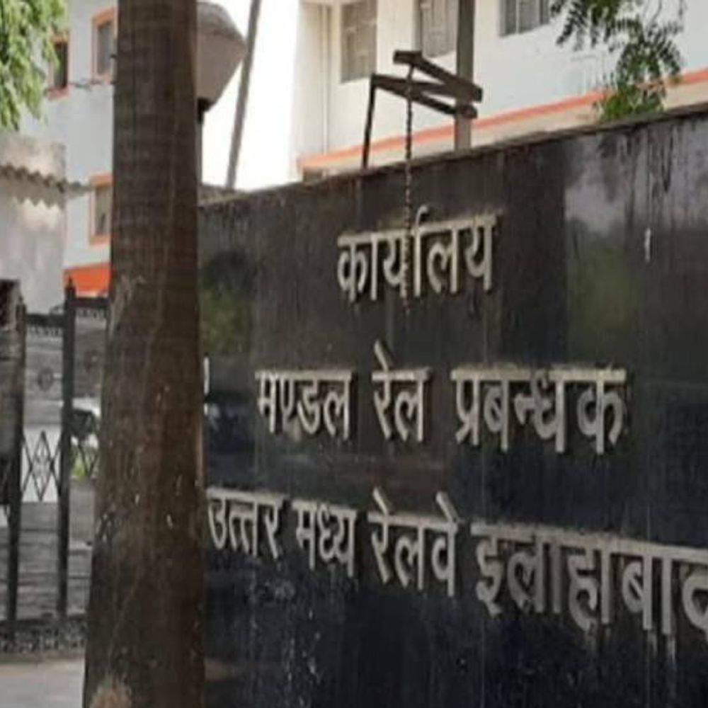 यूपी की बड़ी खबरें:प्रयागराज DRM ऑफिस में CBI का छापा, 50 हजार की रिश्वत लेते APO और ऑफिस अधीक्षक पकड़े गए