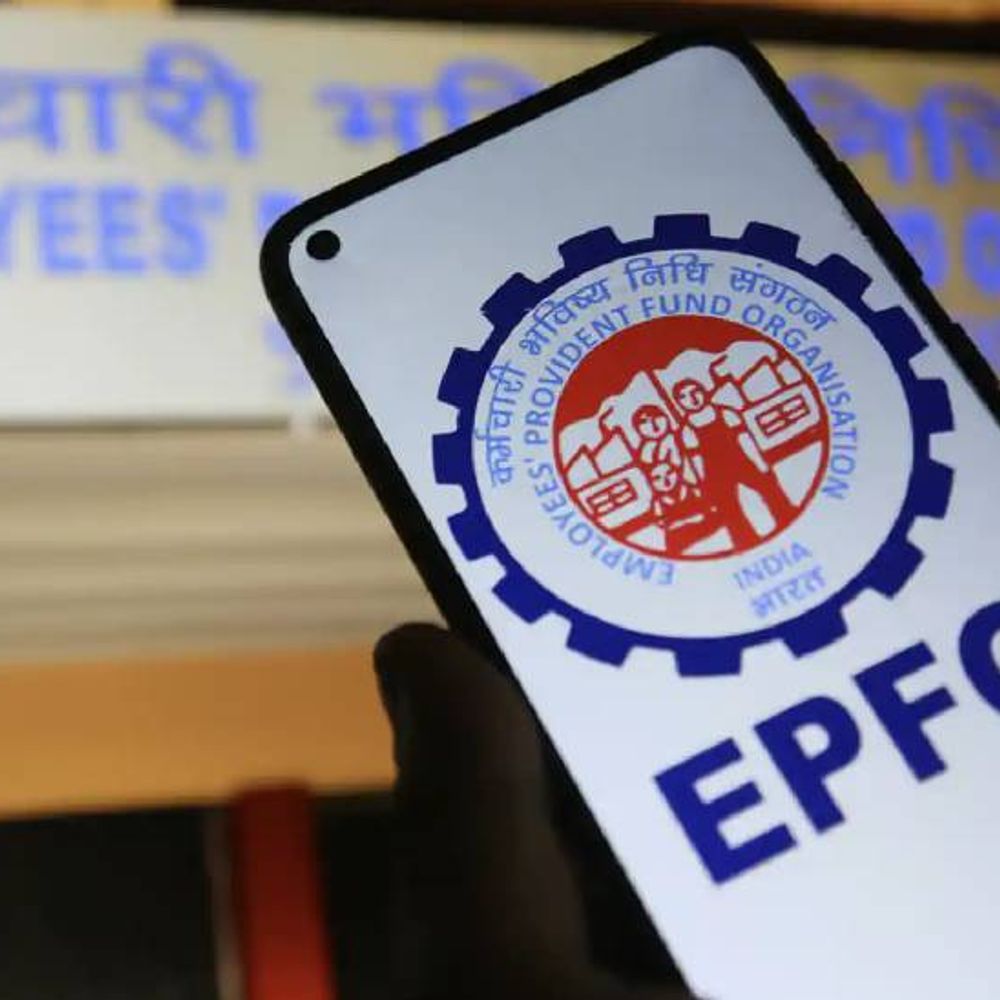 एम्प्लॉई की सैलरी ₹25,000 तक तो PF देना अनिवार्य:12 साल बाद EPF-EPS की सैलरी लिमिट बढ़ी, बचत और पेंशन का दायरा बढ़ेगा