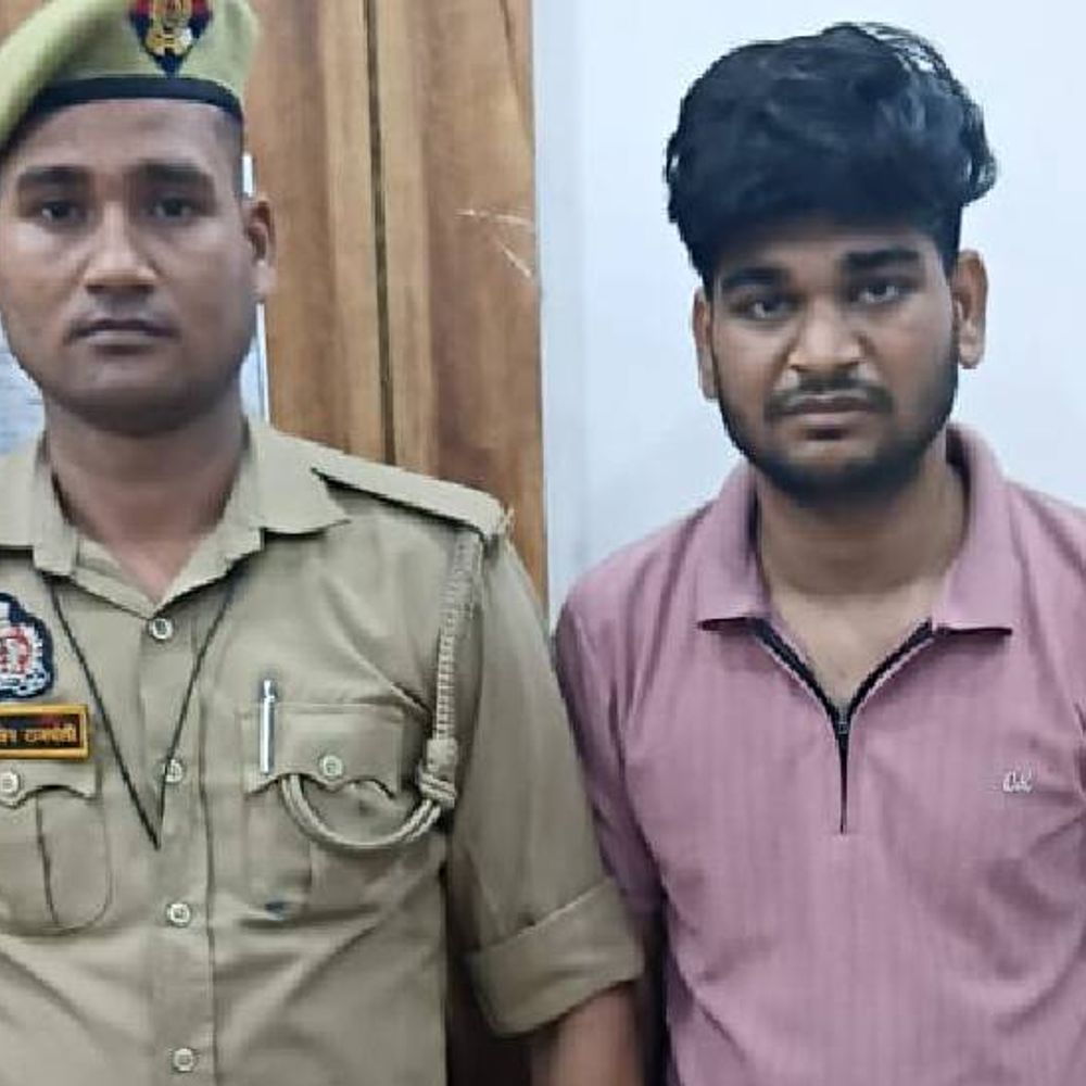 झांसी में साइबर ठगी के लिए खाते खुलवाने वाला गिरफ्तार:देश भर के 11 स्थानों से मंगवाई ठगी की रकम, गैंग में शामिल 7 ठगों की तलाश