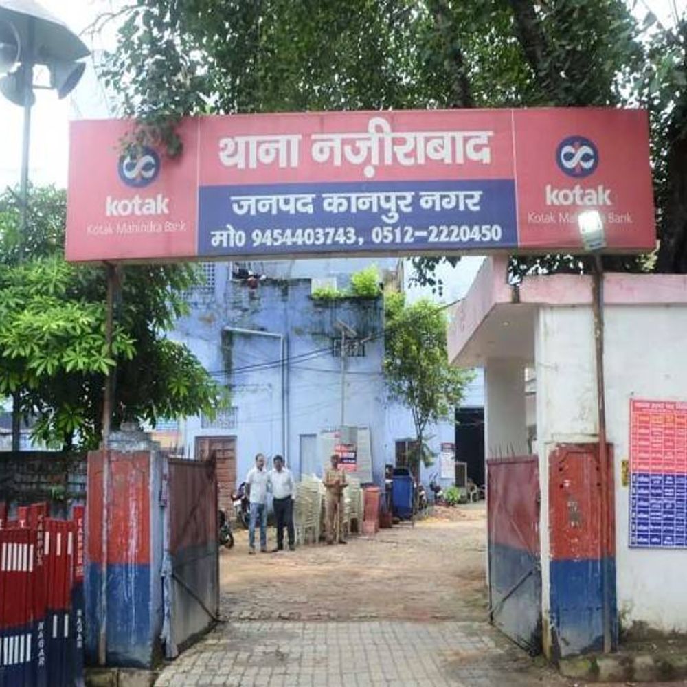 कार से उतरकर किसान को घेरा, लाठी-रॉड से पीटा:नजीराबाद के रतनपुर रोड पर वारदात, किसान के सिर-हाथ-पैर में गंभीर चोटें