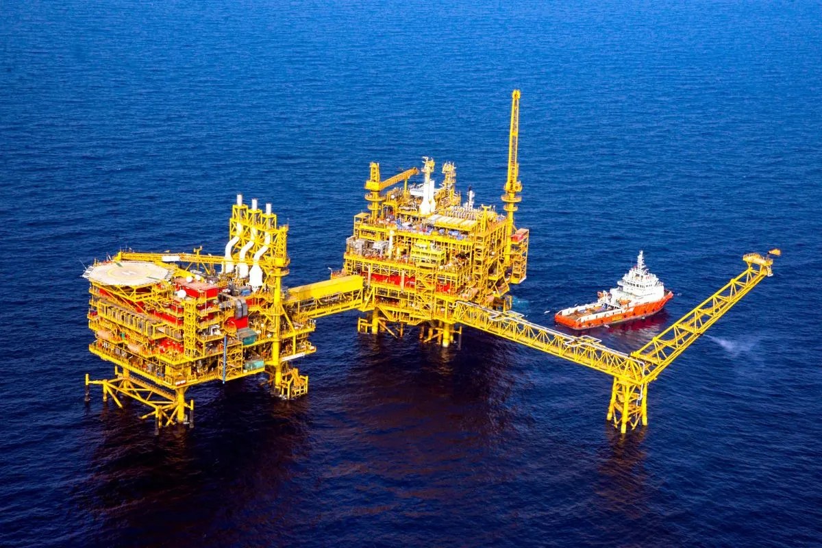 Crude Oil: गहरे पानी में तेल ढूंढ़ने के लिए ऑयल इंडिया करेंगी 15,000 करोड़ का निवेश, 8 कुएं खोदने की है योजना