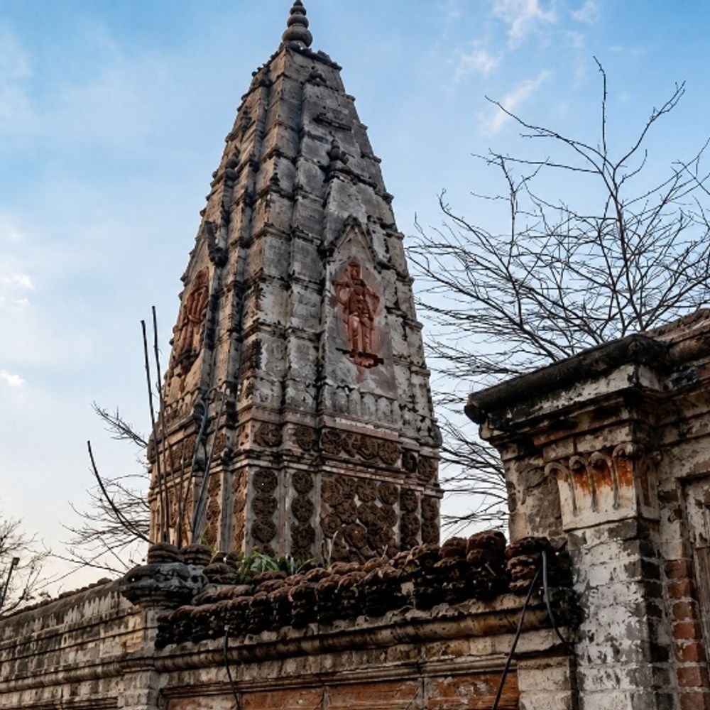 पाकिस्तान का 100 साल पुराना हिंदू मंदिर गिराने से इंकार:कहा- बारिश की वजह से गिरा; आरोप- मदरसा बनाने के लिए मंदिर तोड़ा
