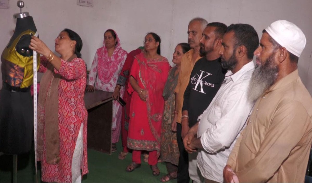 PM Vishwakarma Yojana: ट्रेनिंग के साथ मिले पैसे और मशीन, Udhampur के कारीगरों की बढ़ी कमाई
