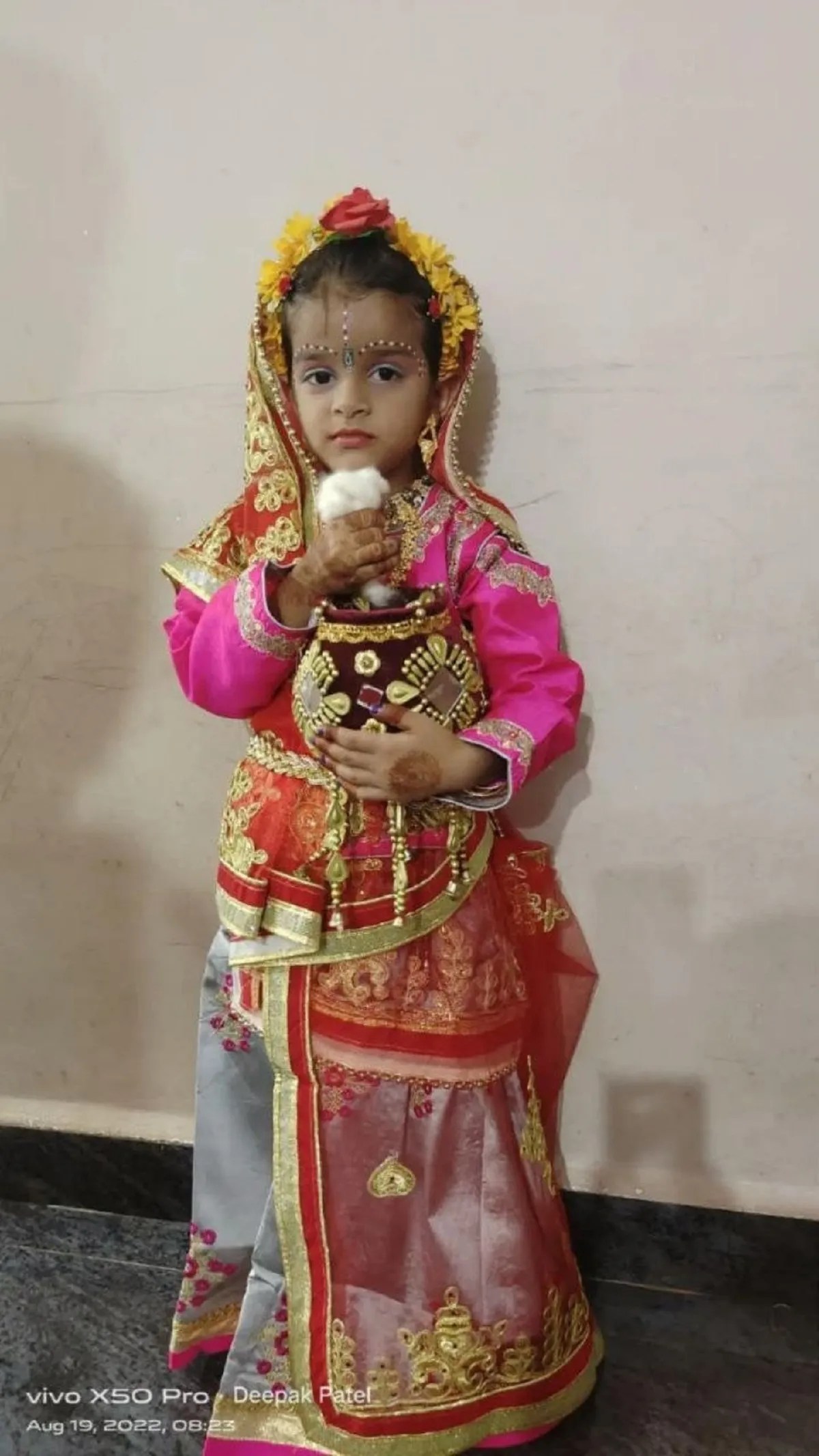 कोई कान्हा बना, कोई राधा… आधुनिक दौर में भी नन्हे कदमों से जीवंत हो रही कृष्ण जन्माष्टमी की परंपरा