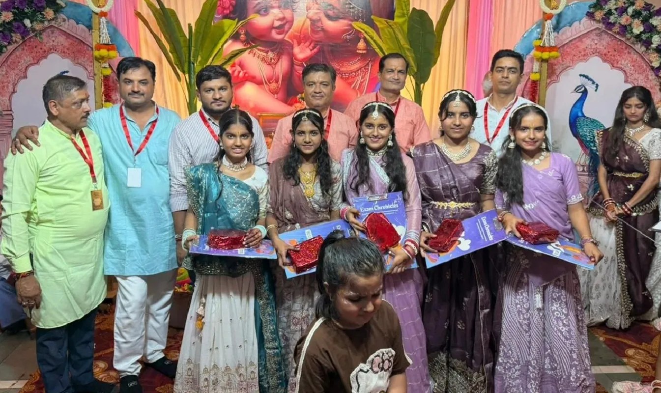 रामदेव उत्सव मंडल: हुब्बल्ली में जन्माष्टमी महोत्सव में गूंजा कान्हा का जयकारा, बालिकाओं ने दी मनमोहक प्रस्तुतियां