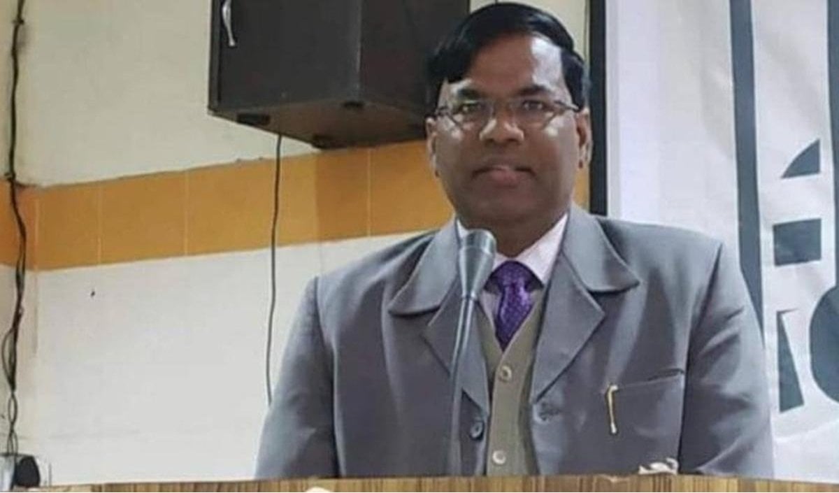 Prabhasakshi NewsRoom: 5 महीने में 23 मृत्युदंड सुनाने वाले Judge Ravi Kumar Diwakar ने उठाए माफिया पर गंभीर सवाल, बोले, ‘कायर जज कहलाने से बेहतर मौत मंजूर’