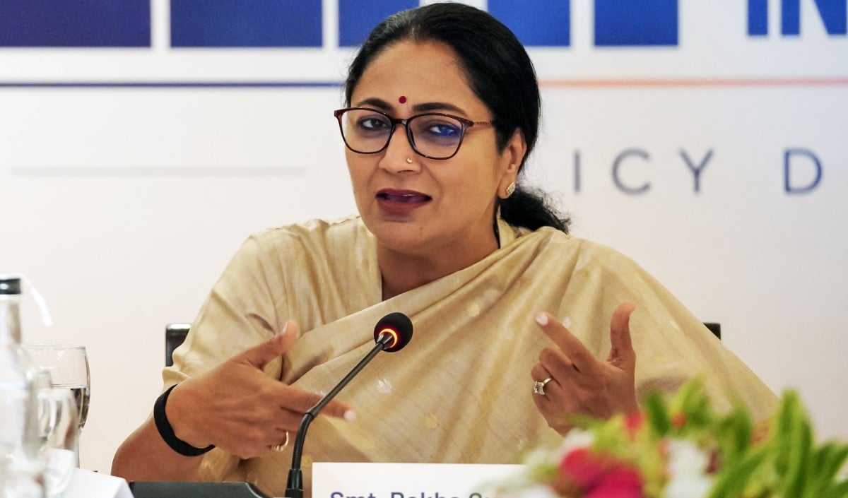 ‘हर चीज़ की एक सीमा होती है… सारा फंड कहाँ जा रहा है?’ सिविक कामों में लापरवाही पर दिल्ली CM रेखा गुप्ता का कड़ा रुख