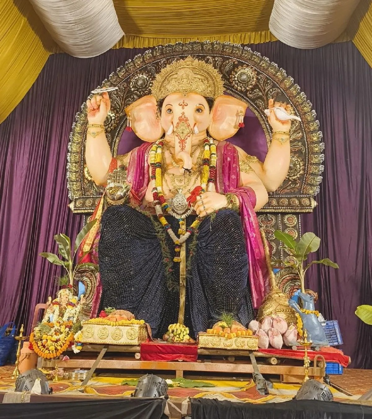 दुर्गदबेल में 22 फीट ऊंचा गणपति दरबार, शबरीमाला की झलक के बीच अय्यप्पा स्वामी का पांच मिनट का विशेष शो