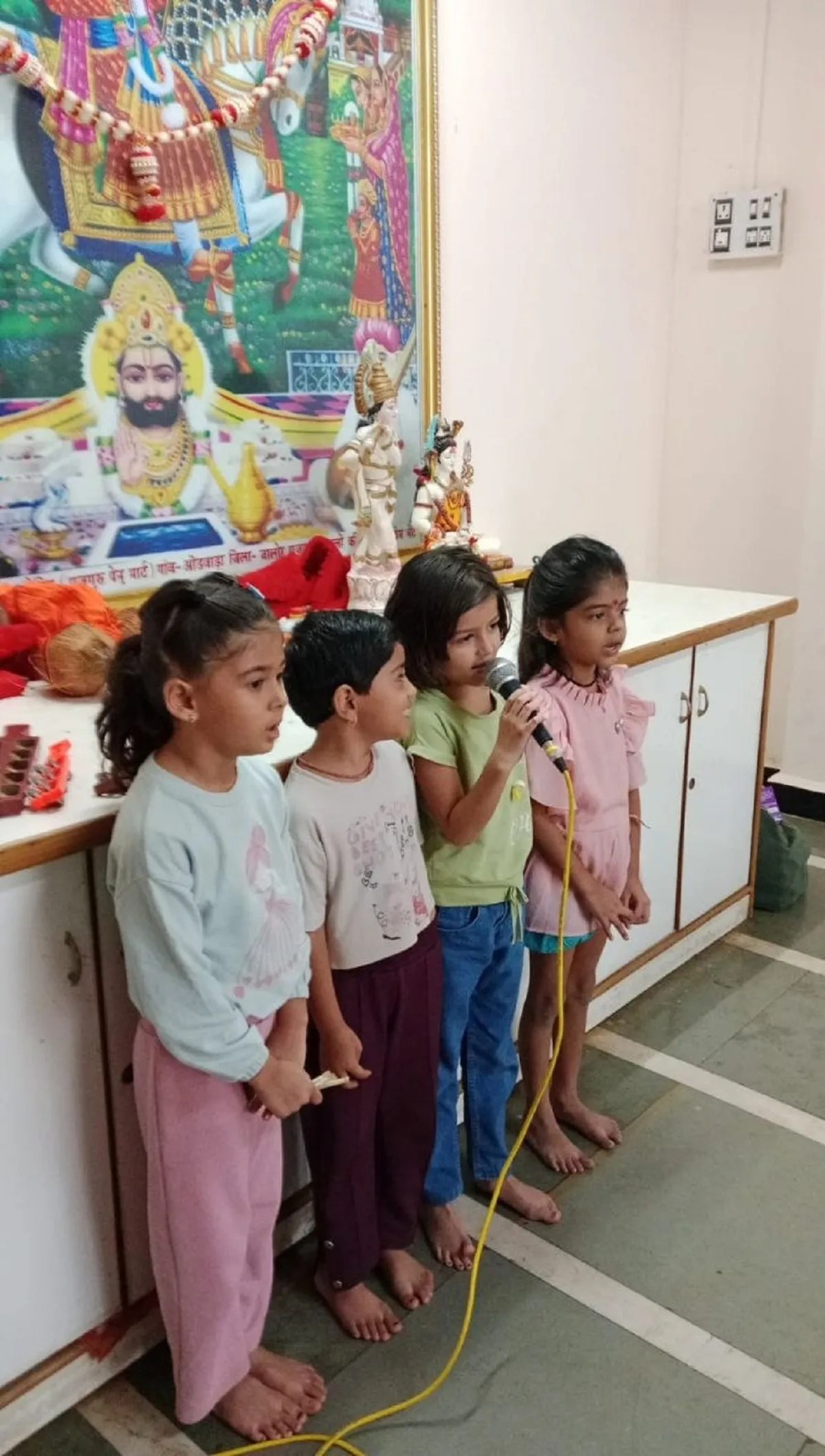 संस्कारों से संवर रहा बच्चों का व्यक्तित्व, धर्म-संस्कृति की सीख