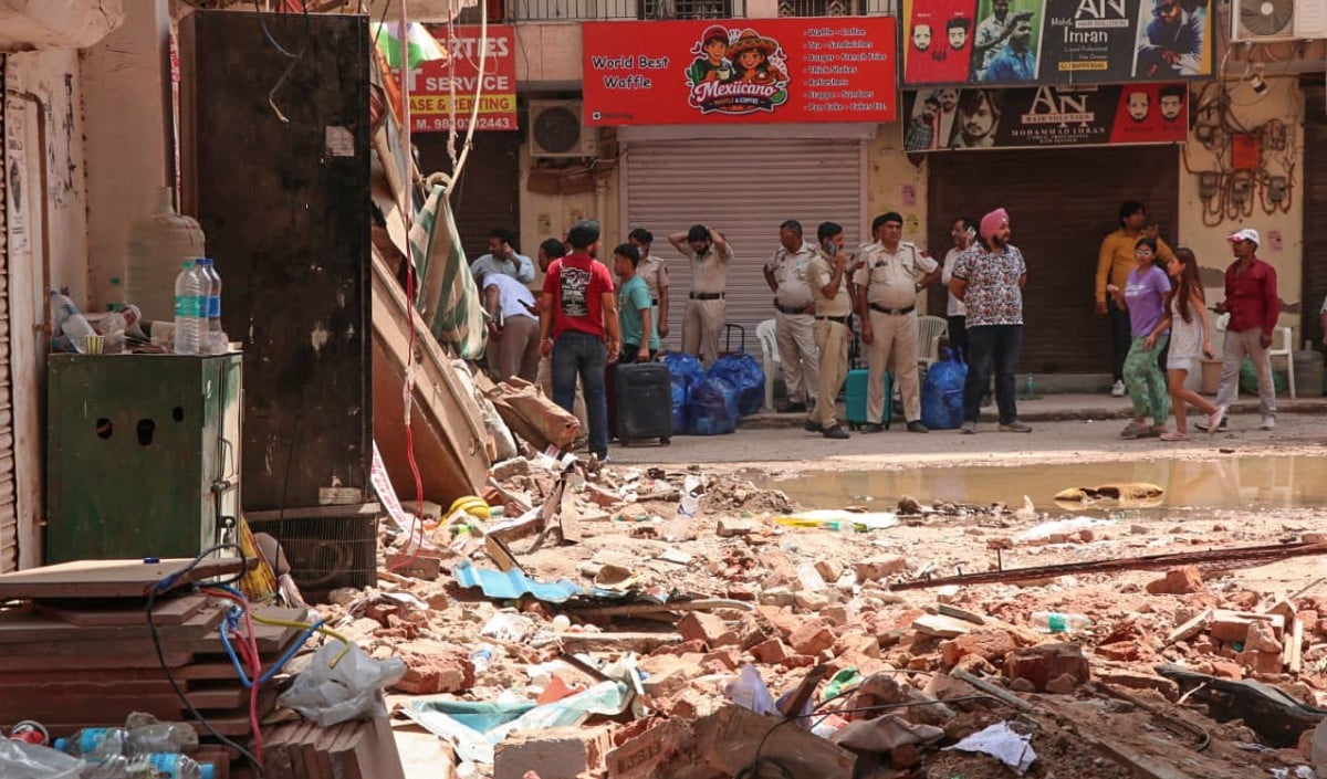 Delhi PG Building Collapse | सत्य निकेतन हादसे में ऑपरेटर की भूमिका से लेकर दीवार तोड़ने तक, जांच में सामने आए 5 बड़े खुलासे