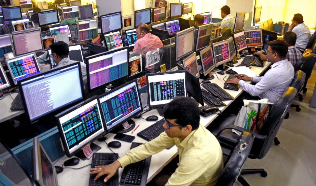 Share Market Update | शेयर बाज़ार पर वैश्विक तनाव की मार! सेंसेक्स 473 अंक टूटकर खुला, निफ्टी 24,000 के नीचे फिसला, कच्चे तेल में उछाल से दबाव
