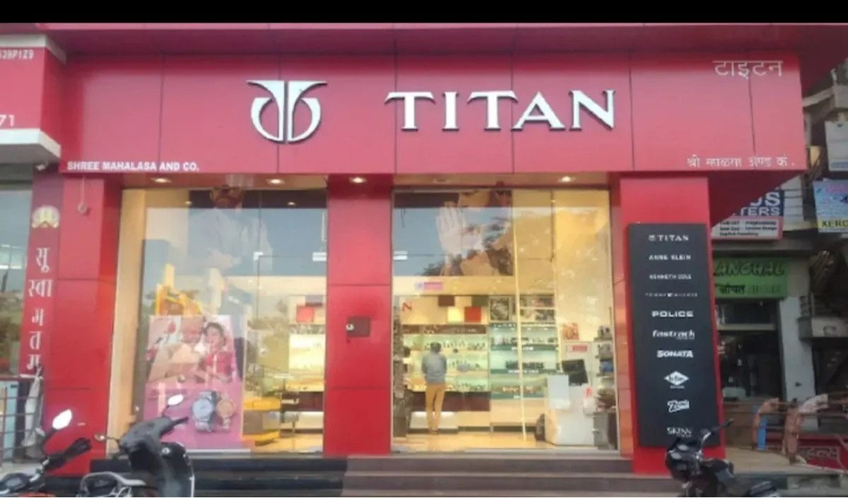 Premium Watch सेगमेंट में बढ़त के लिए छोटी घड़ी कंपनियों में निवेश की तैयारी में Titan