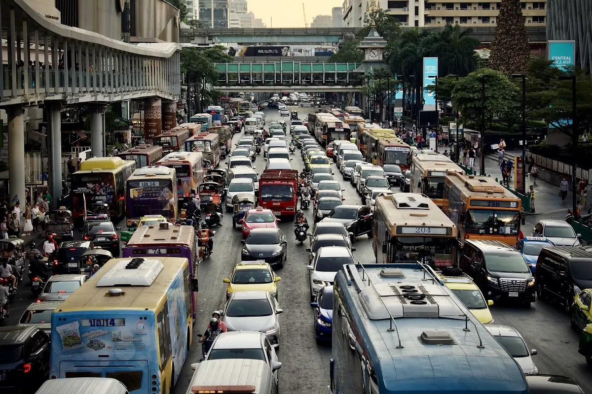 Traffic Jam: रायपुर के इस सड़क पर रोज लग रहा लंबा जाम, वन-वे ने बढ़ाई परेशानी