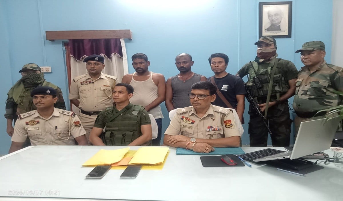 Tripura Joint Operation: बिहार के 2 युवक गिरफ्तार, भारी मात्रा में Factory-made Pistols और Ammunition बरामद
