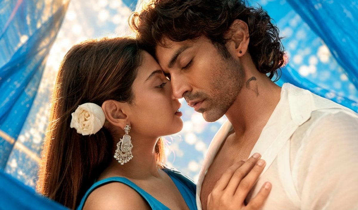 Tum Mere Ho का पोस्टर रिलीज, Gurmeet Choudhary-Isha Malviya के लिपलॉक ने मचाई हलचल