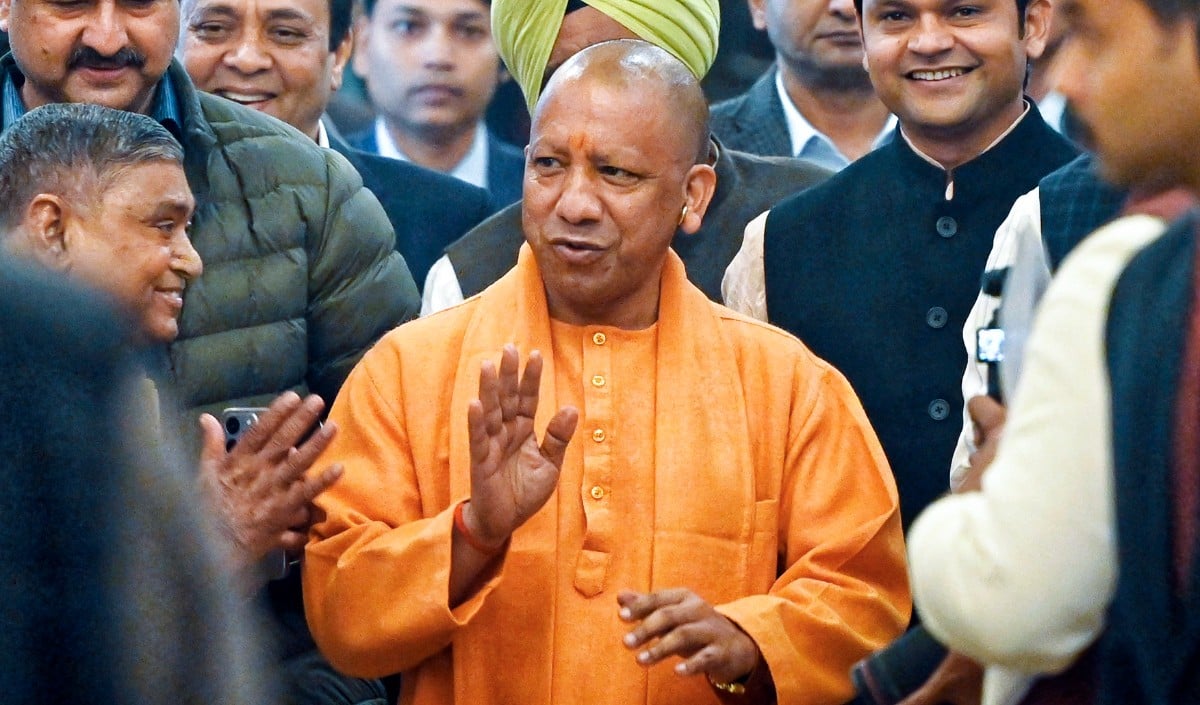 Uttar Pradesh Assembly Elections से पहले बड़ा मास्टरस्ट्रोक! 1 करोड़ महिलाओं को ₹1 लाख तक का ब्याज-मुक्त लोन, जानें योजना की 5 बड़ी बातें