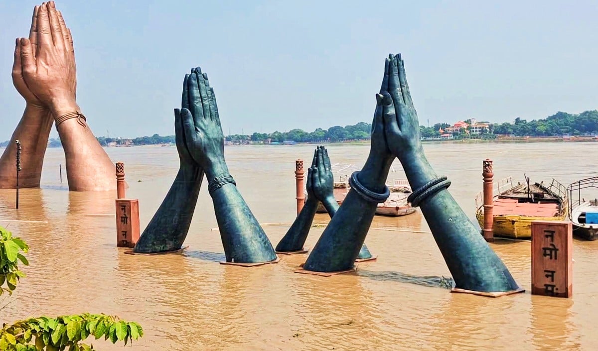 Varanasi Ganga Flood: खतरे के निशान के करीब पहुंचा जलस्तर, NDRF अलर्ट पर, 84 घाट डूबे