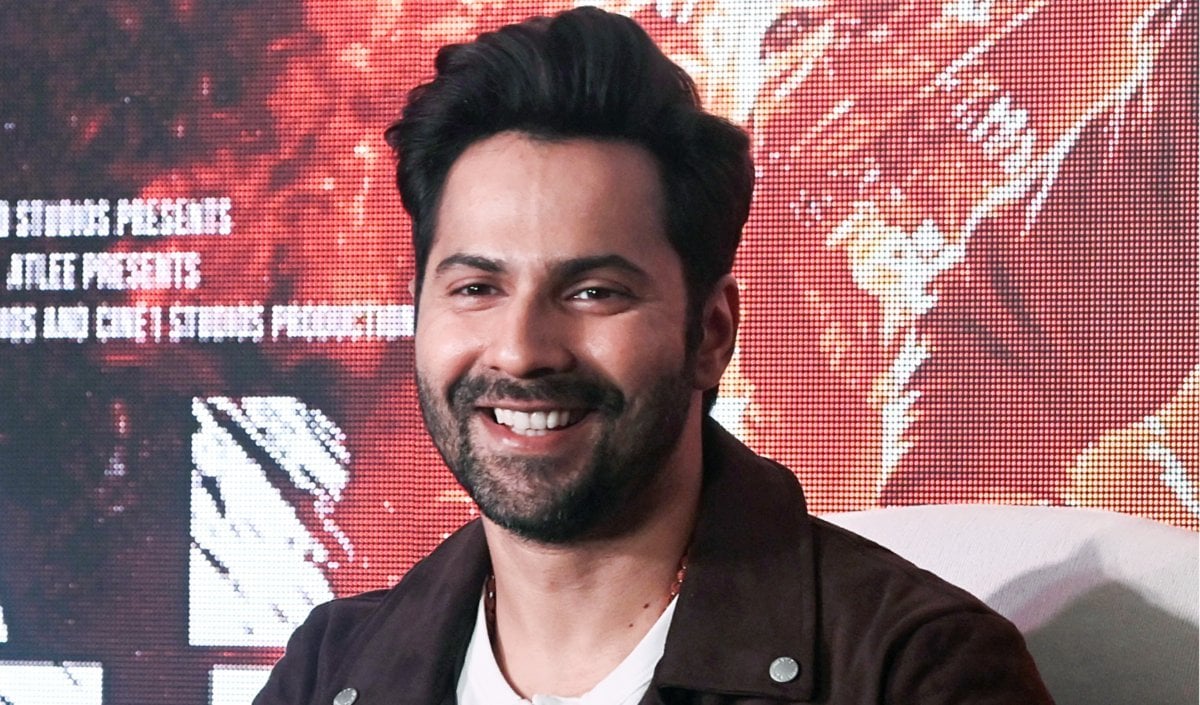 IIFA 2027: अबू धाबी में करण जौहर संग होस्टिंग डेब्यू करेंगे वरुण धवन, सलमान खान और करीना कपूर जमाएंगे रंग