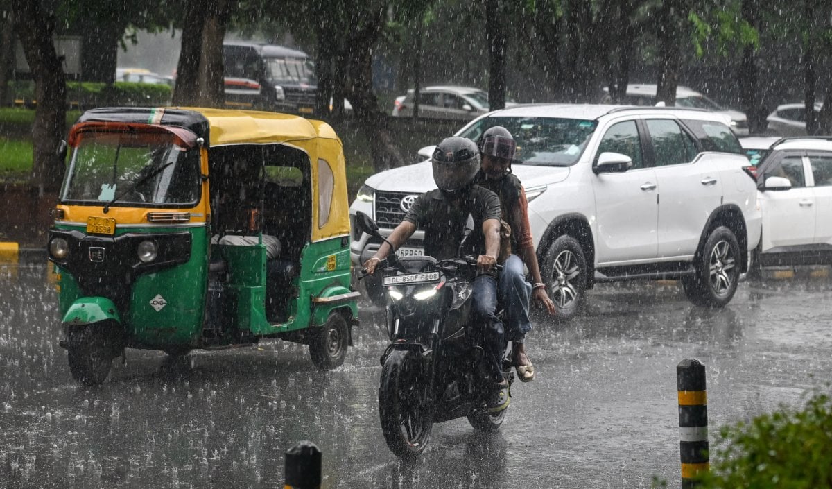 IMD Weather Alert: मौसम ने लिया यू-टर्न! एक साथ तीन सिस्टम एक्टिव, 15 राज्यों में अलर्ट