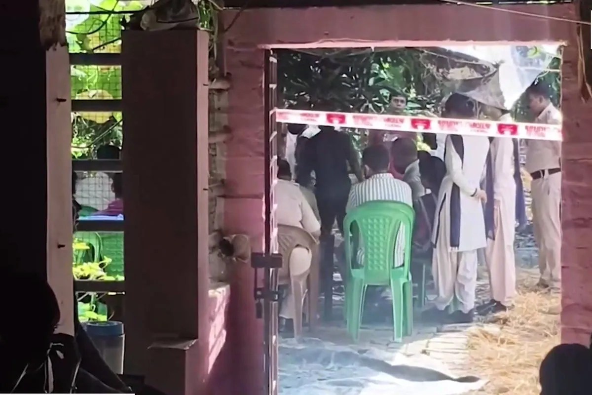 Bengal News: 5 साल बाद खुलेगा मौत का राज, मजिस्ट्रेट की मौजूदगी में कब्र से बाहर निकाला गया भाजपा कार्यकर्ता का शव