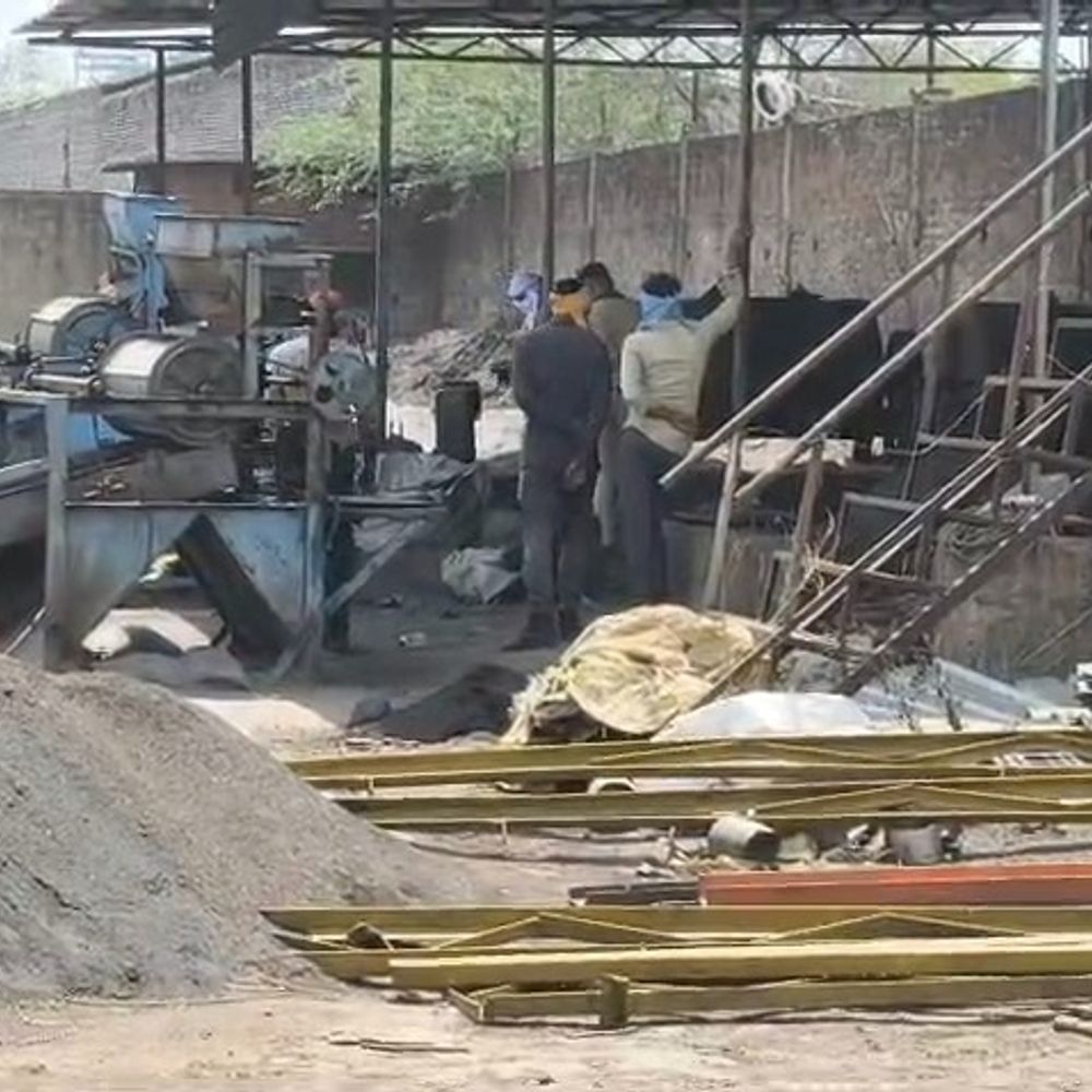 बीएसपी लोहा चोरी मामले में मास्टरमाइंड संजय सिंह को जमानत:हाईकोर्ट ने 250 टन स्क्रैप चोरी मामले में दी राहत; बेटे अभय समेत कई आरोपियों को पहले मिल चुकी है जमानत