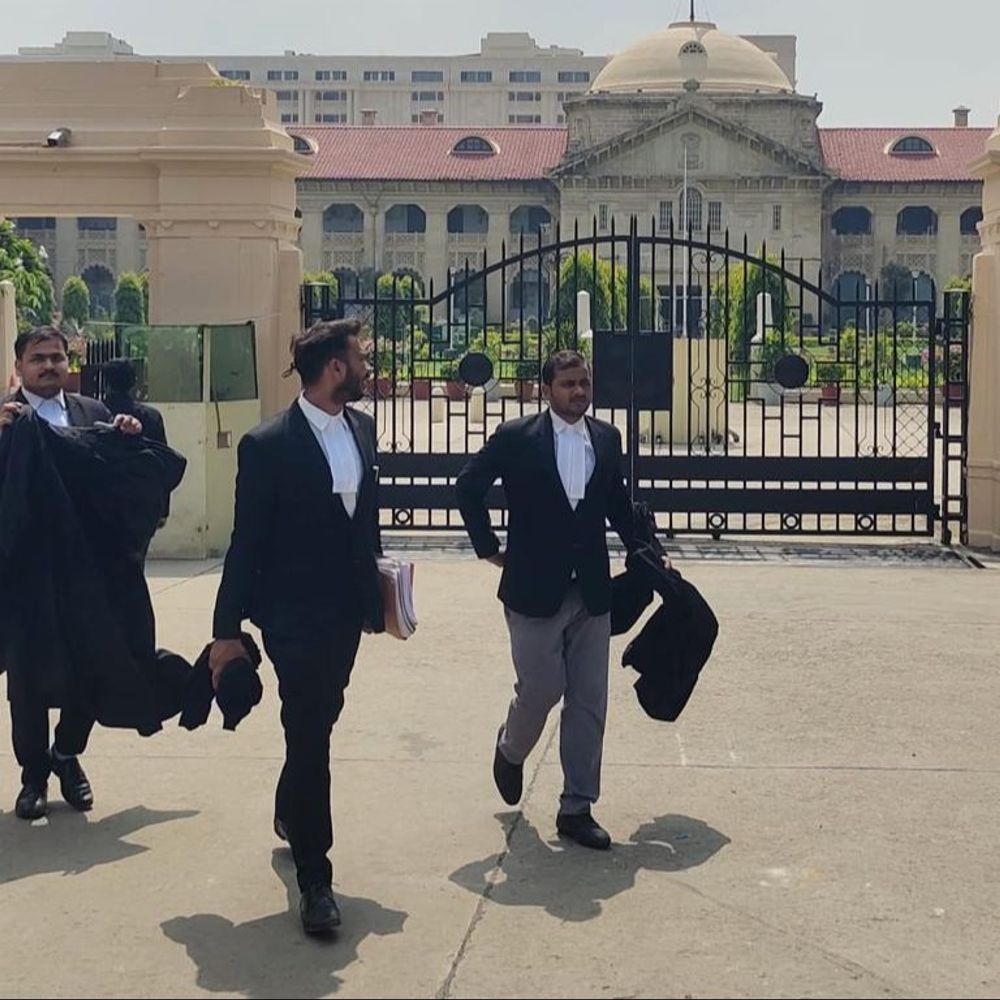 जगतगुरू रामभद्राचार्य पर FIR की मांग की याचिका खारिज:आरोप : समुदाय,धार्मिक व्यक्तित्वों पर आपत्तिजनक टिप्पणियां की गईं