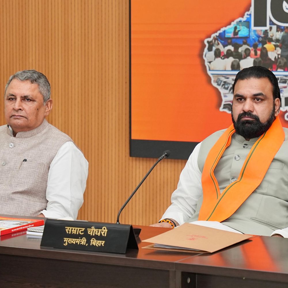 बिहार में बाढ़ पर सीएम सम्राट चौधरी का एक्शन:हवाई सर्वेक्षण के बाद हाईलेवल बैठक, 27 SDRF और 9 NDRF टीमें राहत-बचाव में तैनात
