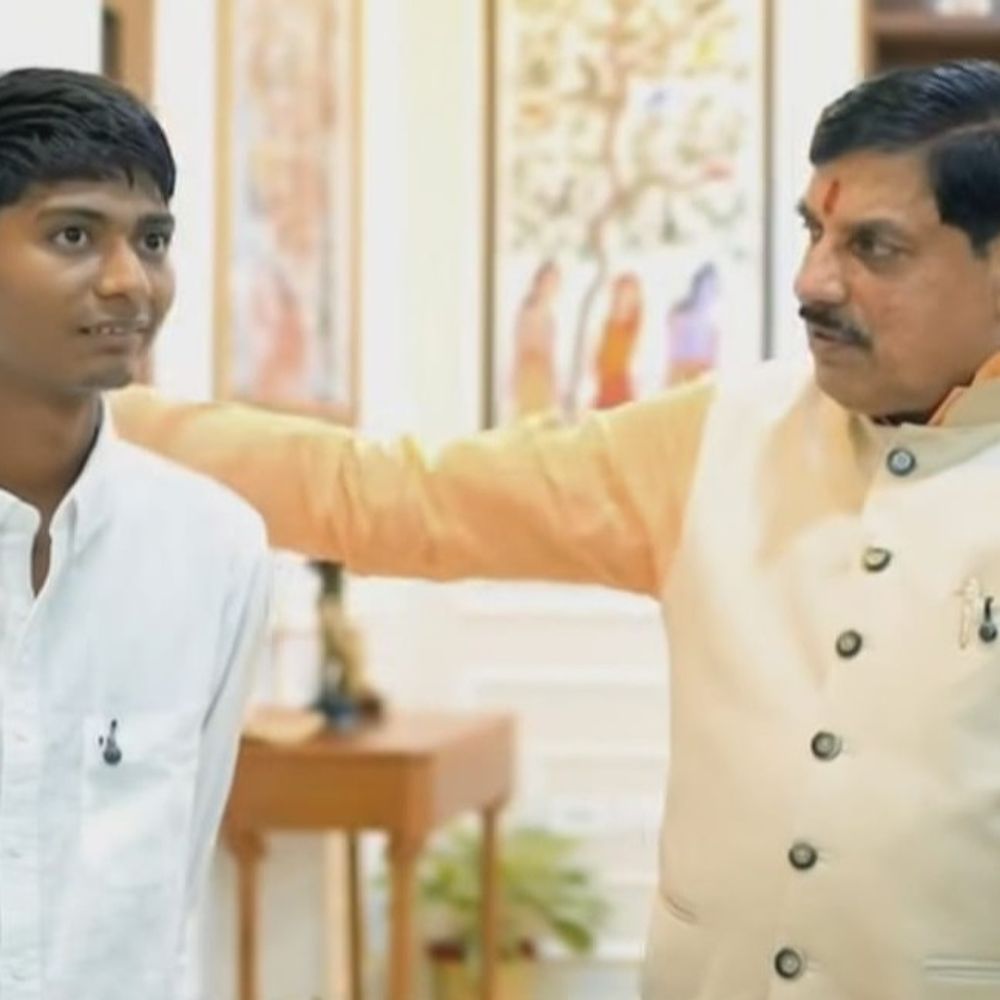 अकेले अजनार नदी साफ करने वाले बिट्टू से मिले CM:इस पहल पर यादव बोले-बदलाव के लिए भीड़ नहीं सच्चा प्रयास जरूरी