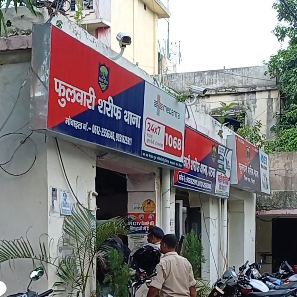 बंद कमरे में पत्नी से मारपीट, ब्लेड से काटा:चेहरा, गला और सीने पर किया वार, भाइयों ने बचाई जान; पहुंचाया अस्पताल