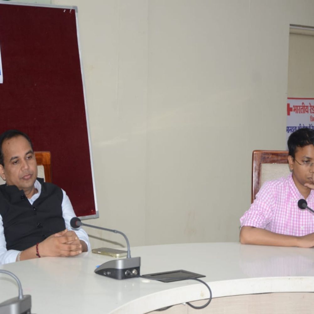 रायपुर कलेक्टर ने की स्वास्थ्य विभाग की समीक्षा:HPV वैक्सीनेशन 100% करने और बीमारियों की स्क्रीनिंग बढ़ाने के निर्देश