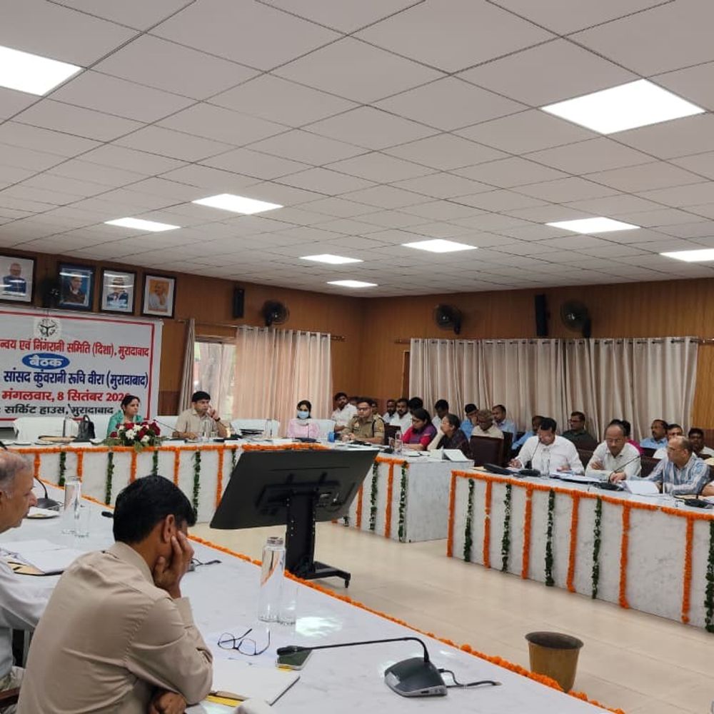 दिशा समिति की बैठक में विकास योजनाओं की समीक्षा:मुरादाबाद सांसद ने दिए पात्र लाभार्थियों तक योजनाओं का लाभ पहुंचाने के निर्देश