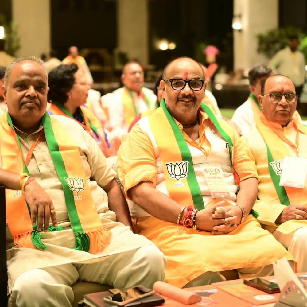 सपा की ओर खिसकते दलित-वोट ने भाजपा की चिंता बढ़ाई:कानपुर में राष्ट्रीय महामंत्री संगठन ने विधायकों से पूछा- कैसे चुनाव जीतोगे