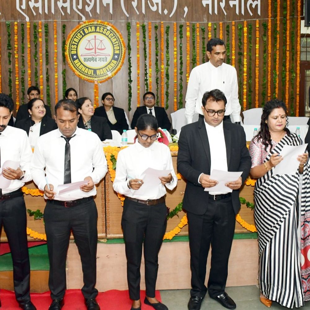 नारनौल में जिला बार की नई कार्यकारिणी ने ली शपथ:पदाधिकारियों ने संभाली जिम्मेदारी; जिला एवं सत्र न्यायाधीश डॉ. रितु वाईके बहल रहीं मौजूद